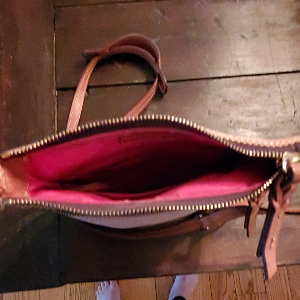 Dooney & Bourke crossbody - Picture 4 of 4